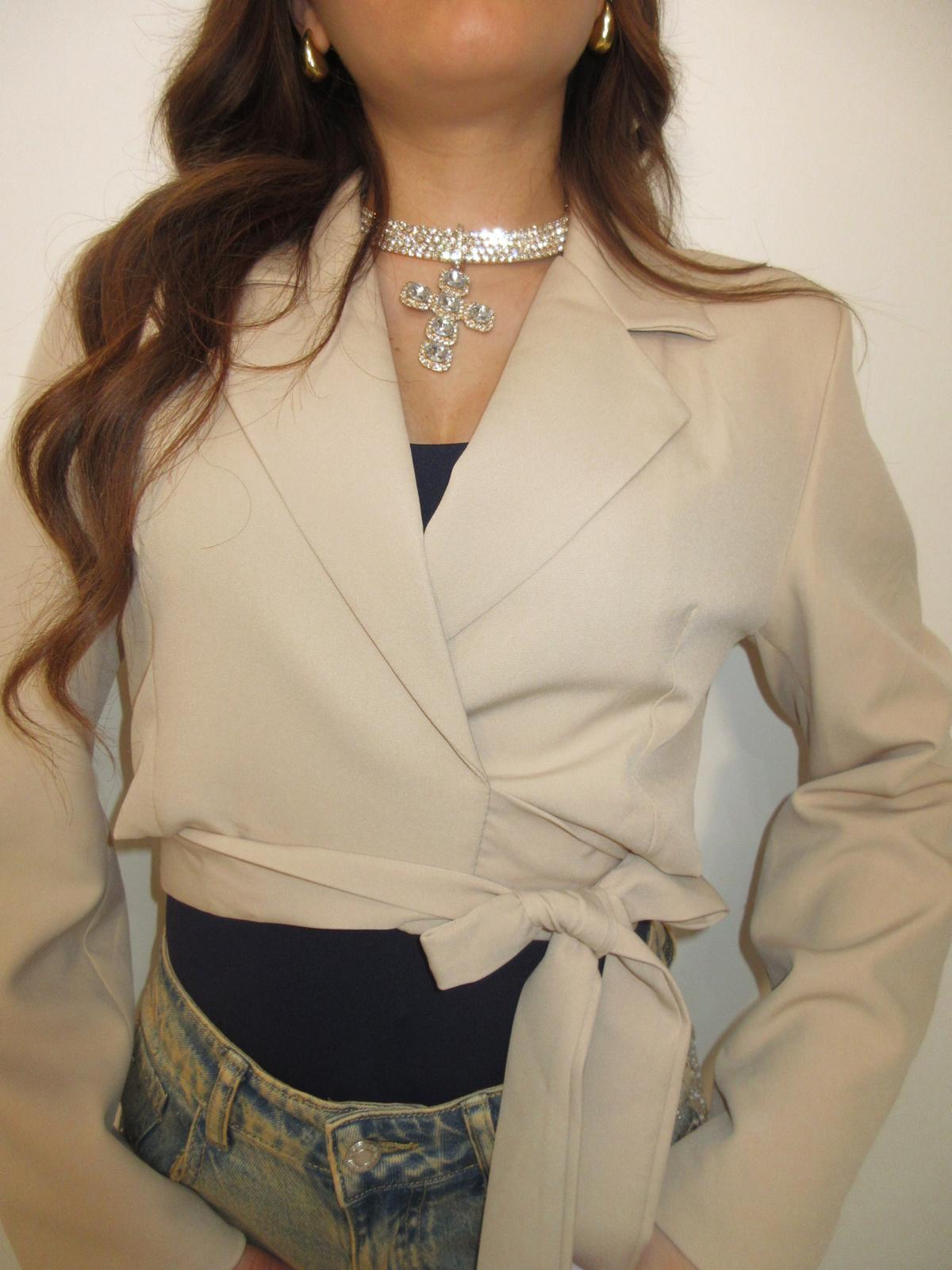 Giacca crop beige nodo