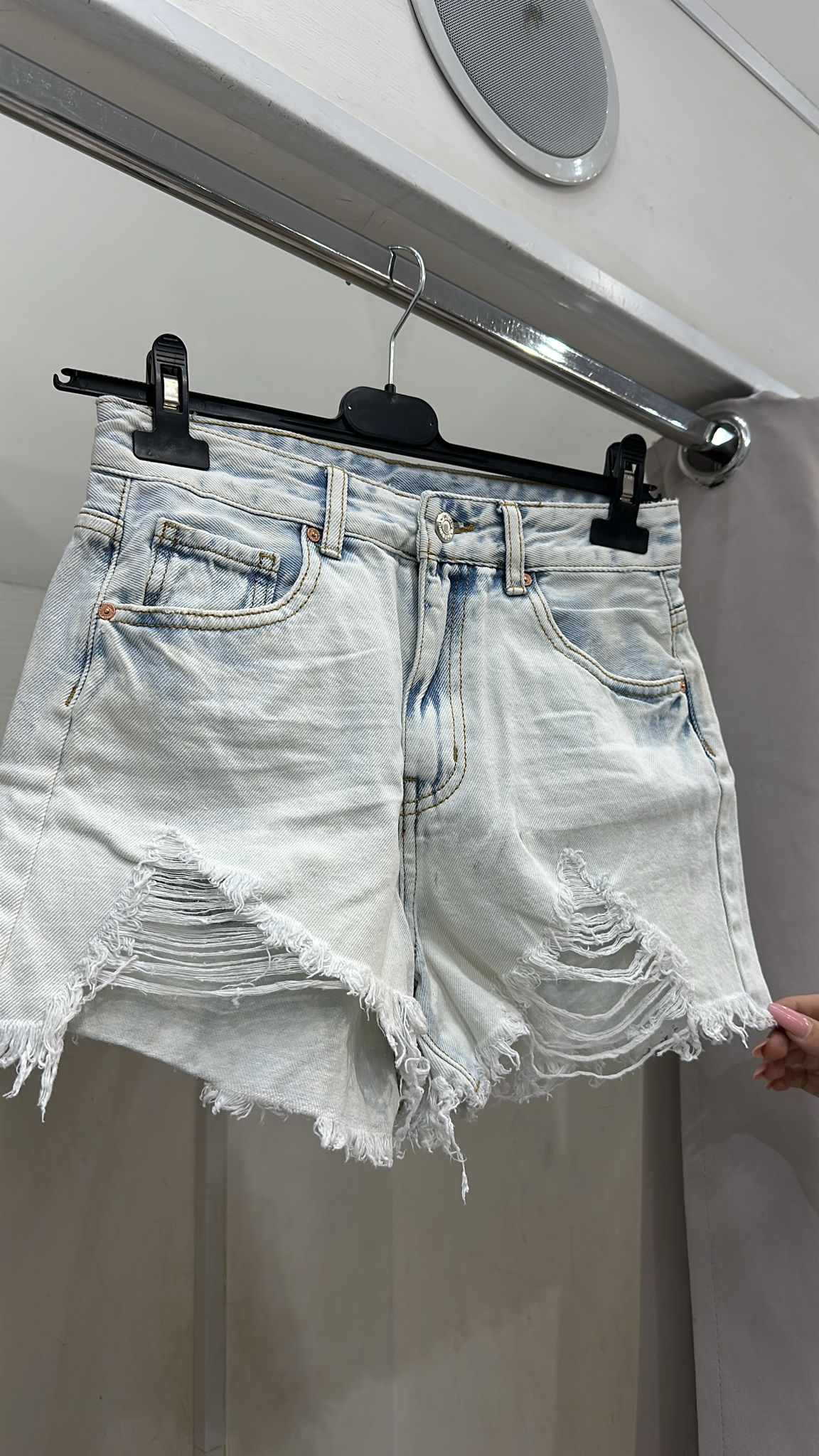 Short denim strappi