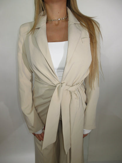 Giacca con nodo beige