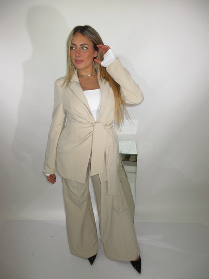 Giacca con nodo beige