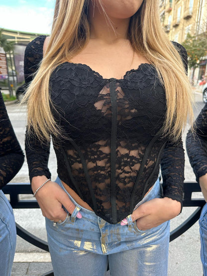 Top con pizzo