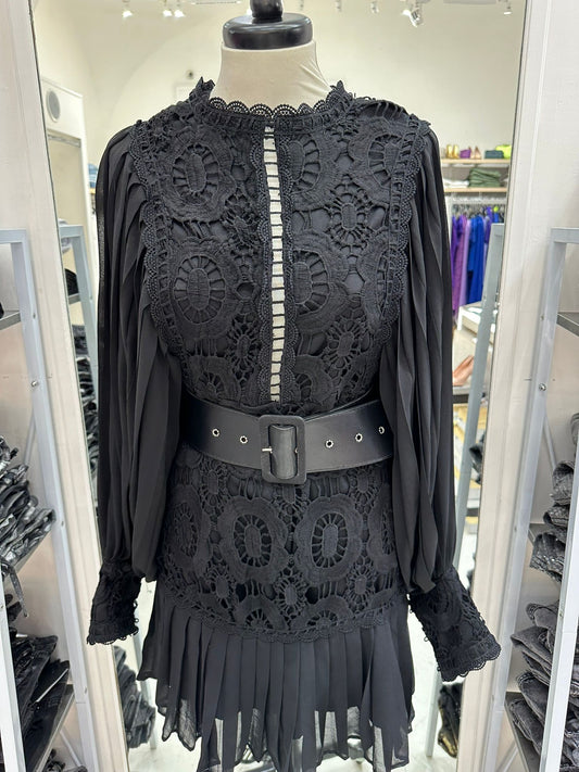 Abito nero pizzo